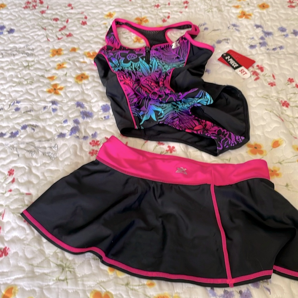 Girls 2 pice swim suit set.